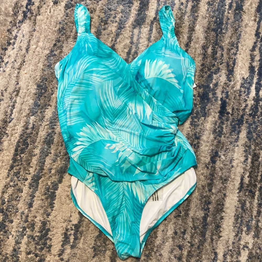 Women’s One Piece Ideal Teal Jantzen Swimsuit Size 26W.  NWT